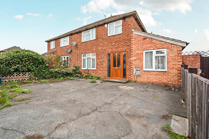 4 Bedroom Semi-Detached House For Sale In Lilac Road, Rochester, ME2