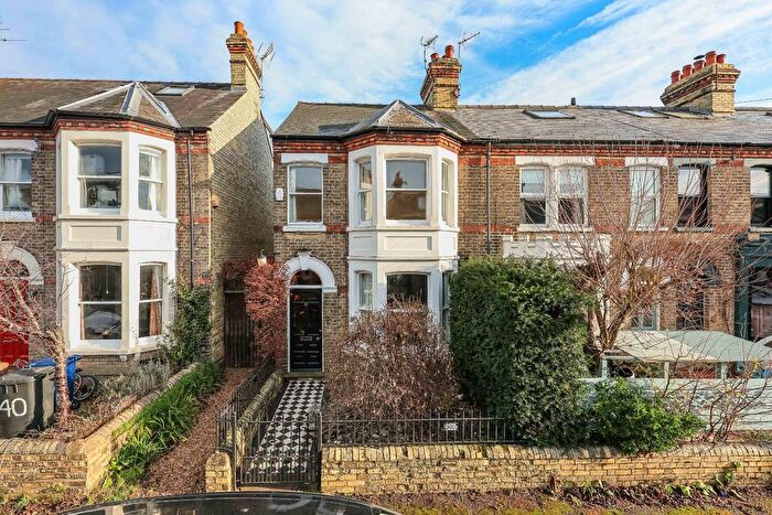 3 Bedroom End Terrace House For Sale In Kimberley Road, Cambridge, CB4