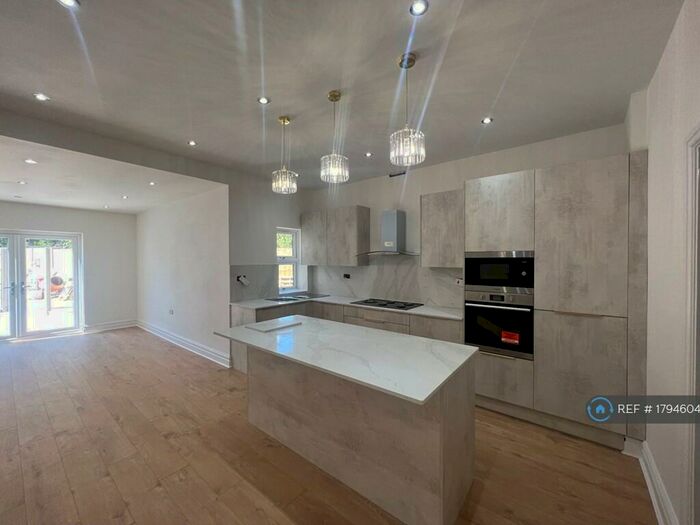 5 Bedroom Semi-Detached House To Rent In Kent House Road, Beckenham, BR3