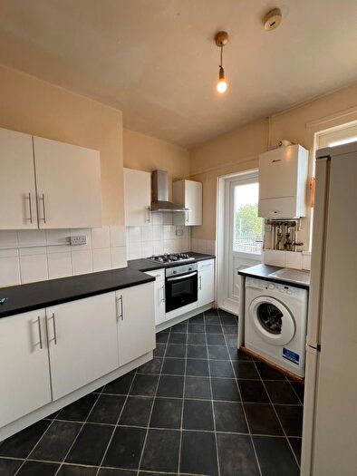 2 Bedroom Flat To Rent In Commercial Street, Newport, NP20