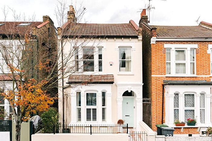 2 Bedroom Flat For Sale In Raleigh Road, London, N8