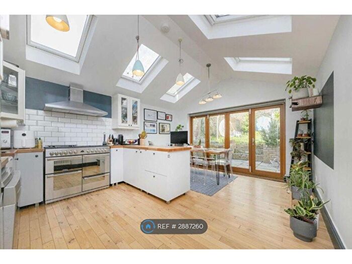2 Bedroom Maisonette To Rent In Gleneldon Road, London, SW16