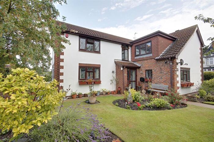 4 Bedroom Detached House For Sale In Beverley Road, Dunswell, HU6
