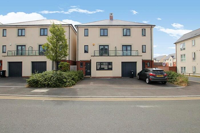 6 Bedroom Semi Detached House To Rent In Slade Baker Way - Scholars Chase, BS16