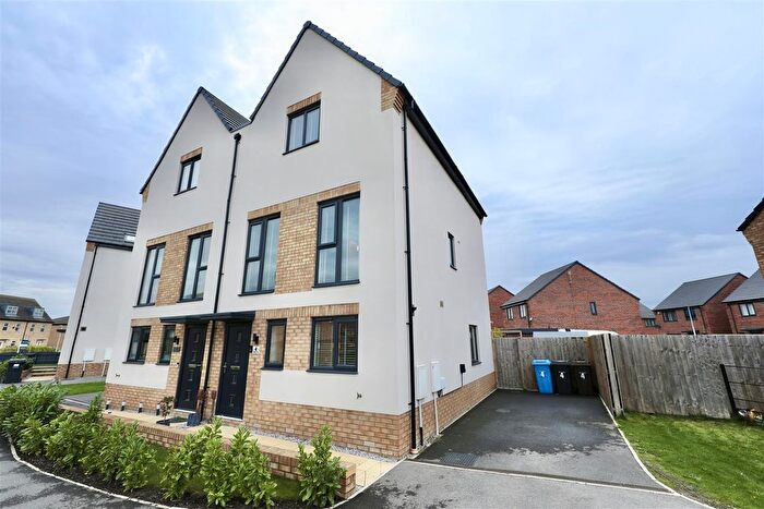 3 Bedroom Semi-Detached House For Sale In Diversity Drive, Kingswood, Hull, HU7