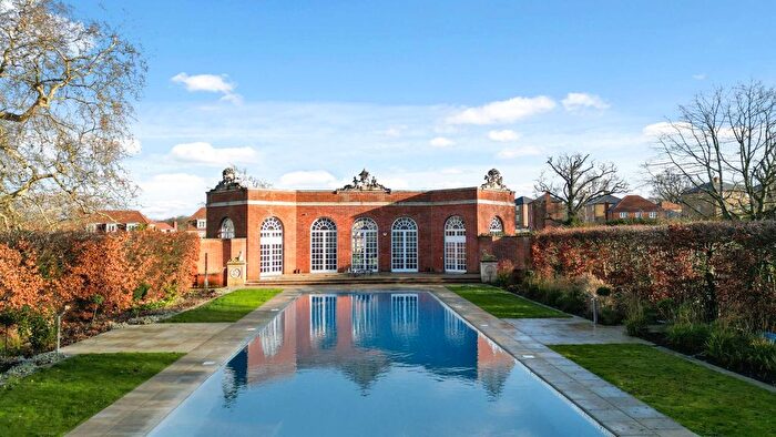 4 Bedroom Detached House For Sale In Daffodil Crescent, Barnet, EN4