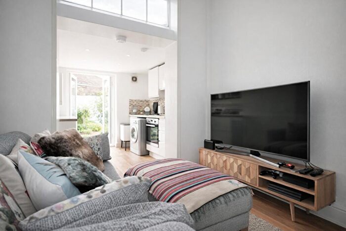 1 Bedroom Flat To Rent In Mayton Street, Islington, N7