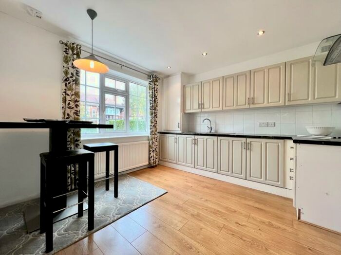 2 Bedroom Detached House To Rent In Marlborough Avenue, Hessle, HU13