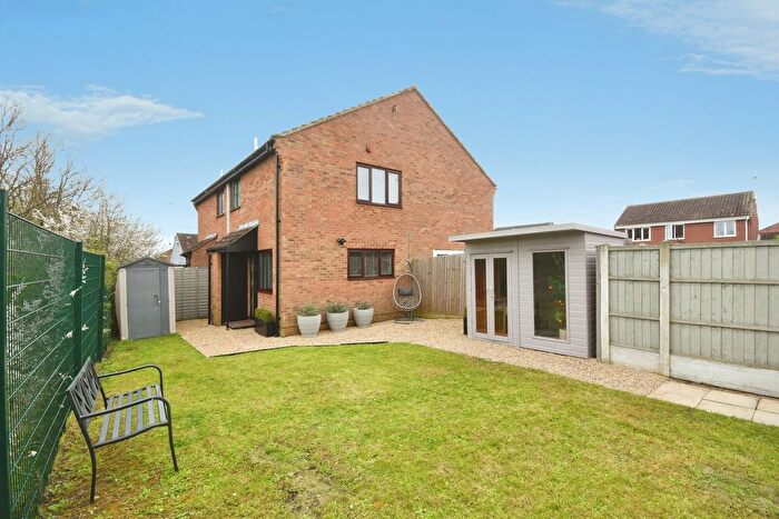 1 Bedroom Semi-Detached House For Sale In Henniker Gate, Chelmer Village, Chelmsford, CM2
