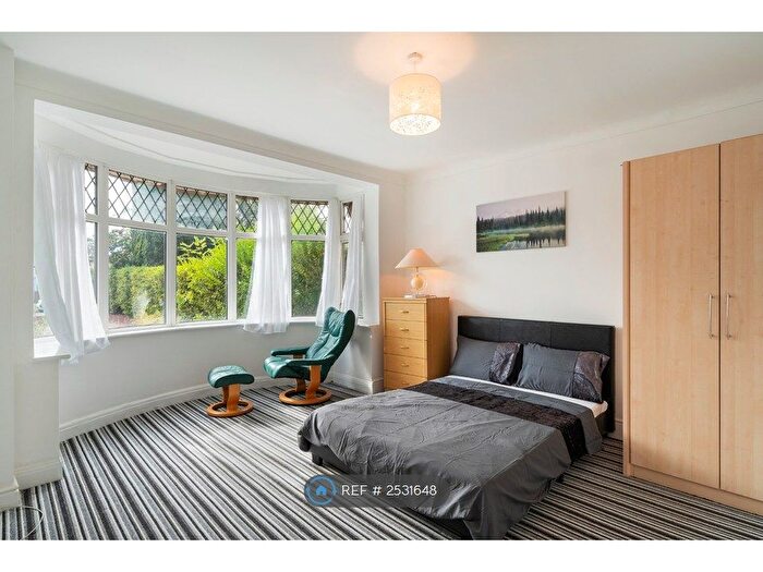 1 Bedroom Flat To Rent In Broad Walk, Hounslow, TW5