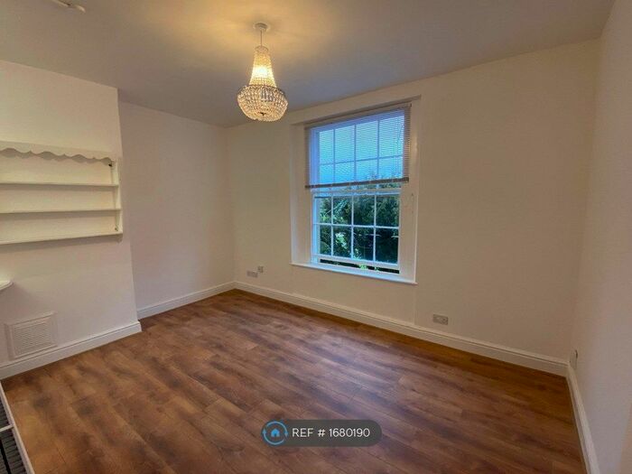 Studio To Rent In Spa Villas, Gloucester, GL1