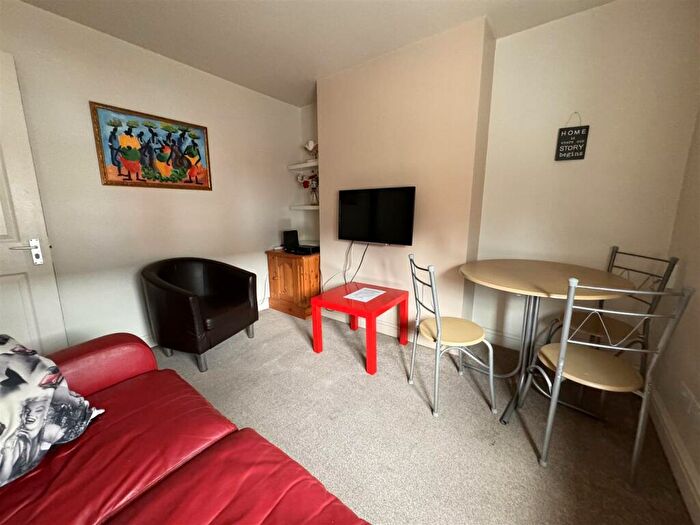2 Bedroom Flat For Sale In Curtis Street, Swindon, SN1