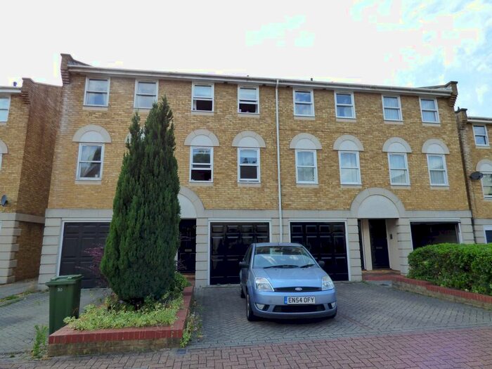 1 Bedroom Town House To Rent In Vicarage Drive, Rectory Road, Beckenham, BR3