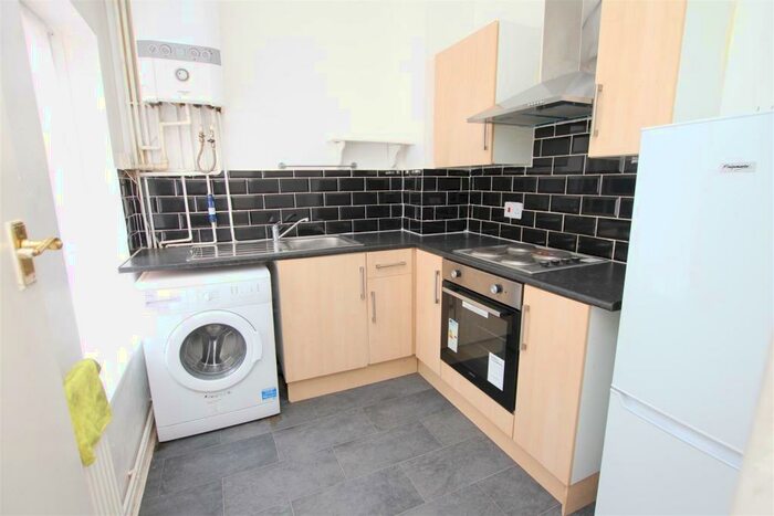 1 Bedroom Flat To Rent In Grove Road, Luton, Bedfordshire, LU1