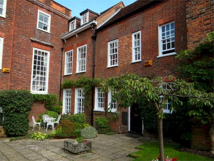 3 Bedroom Town House To Rent In High Street, Amersham, HP7