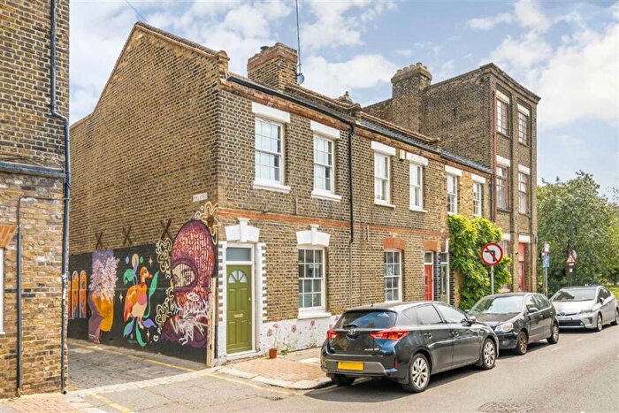 3 Bedroom End Of Terrace House For Sale In Hague Street, Bethnal Green, E2
