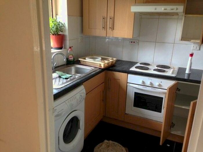 1 Bedroom Flat To Rent In Ilford, Essex, IG1