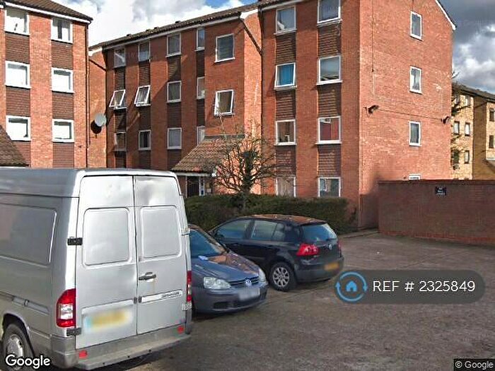 2 Bedroom Flat To Rent In Gurney Close, Barking, IG11