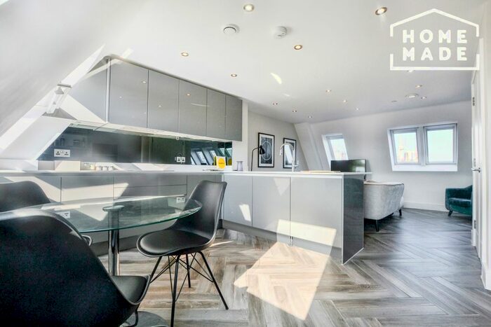 2 Bedroom Flat To Rent In Battersea Park Road, Battersea, SW8