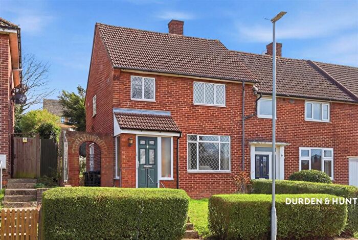 2 Bedroom End Of Terrace House For Sale In Goldingham Avenue, Loughton, IG10