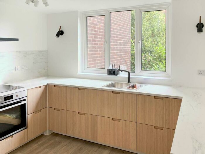 2 Bedroom Flat To Rent In Galsworthy Road, Kingston Hill, Kingston Upon Thames, KT2