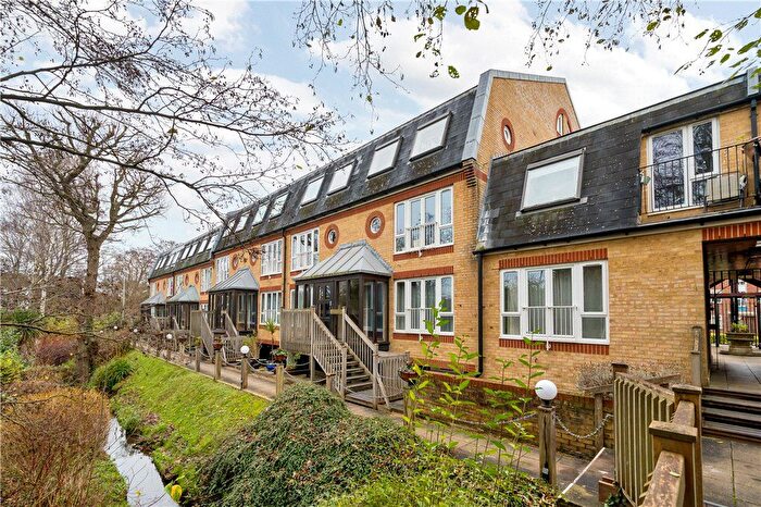 2 Bedroom Flat For Sale In The Alders, West Wickham, BR4