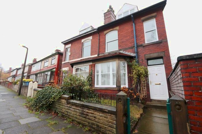 3 Bedroom Semi-Detached House To Rent In Grosvenor Road, Whitefield, M45