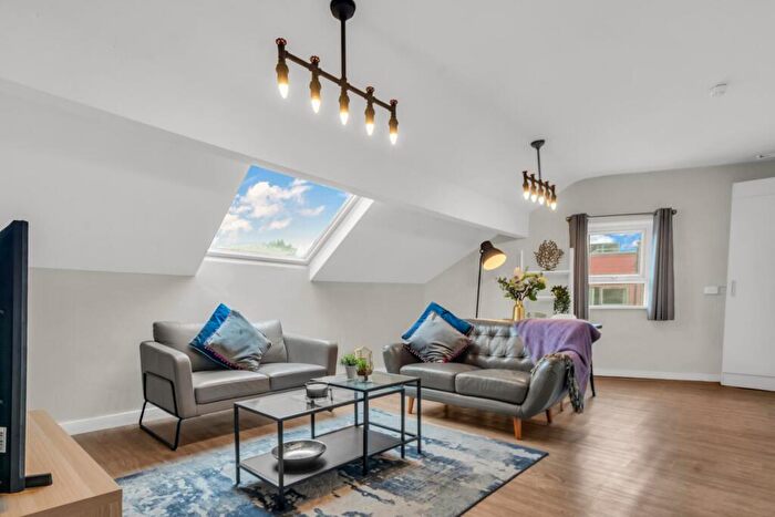 5 Bedroom House To Rent In Cardigan Road, Leeds, LS6