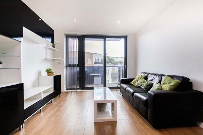 2 Bedroom Flat To Rent In Harford Street, Stepney Green, E1