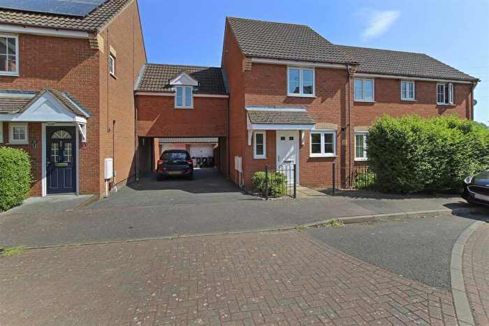 3 Bedroom Terraced House For Sale In Reservoir Close, Irthlingborough, NN9