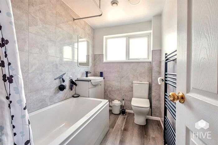 3 Bedroom Semi-Detached House For Sale In Old Barn Close, Ringwood, BH24