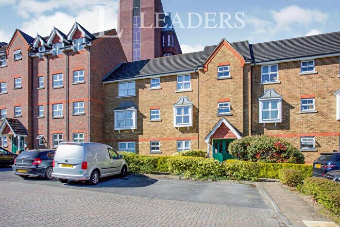 2 Bedroom Flat To Rent In Grosvenor Place, Burleigh Gardens, Woking, GU21