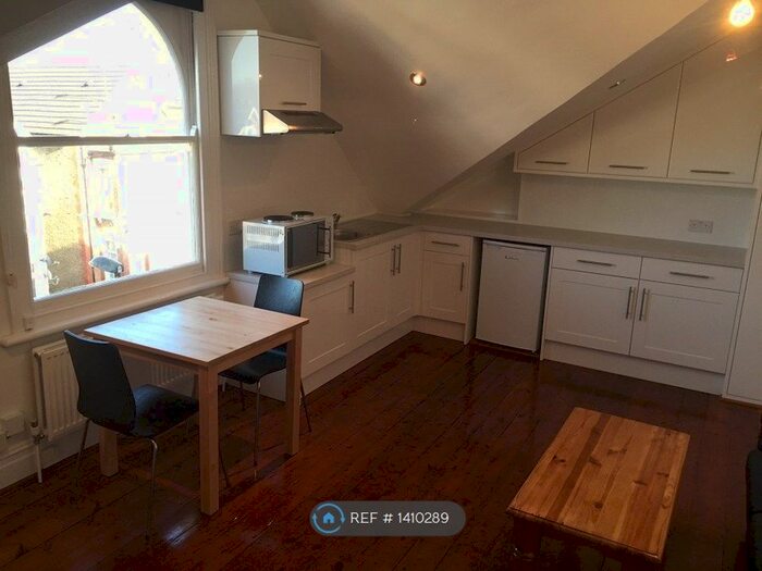 Studio To Rent In Lewisham, London, SE13
