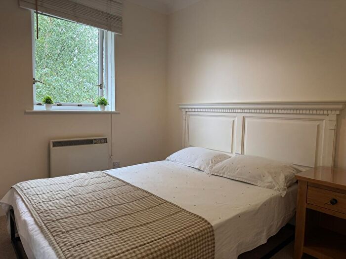 2 Bedroom Apartment To Rent In Swan Court, Paradise Street, OX1