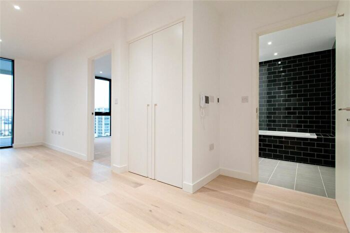1 Bedroom Flat To Rent In Pinnacle House, Schooner Road, E16