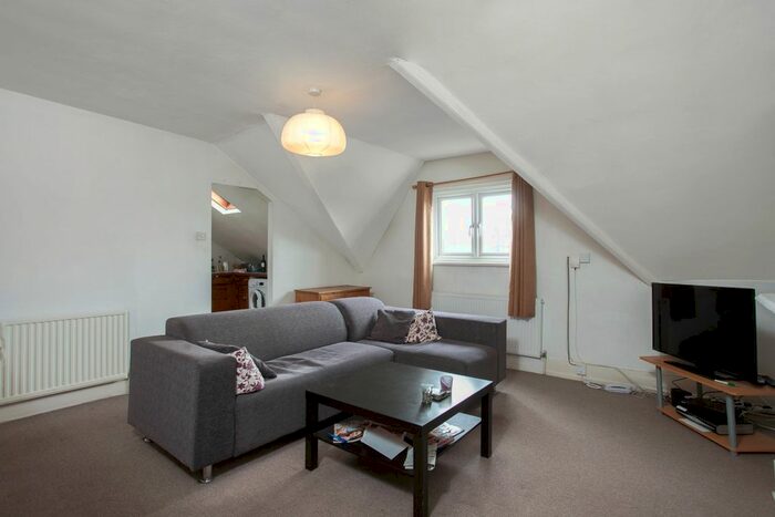 2 Bedroom Flat To Rent In Marius Road, London, SW17