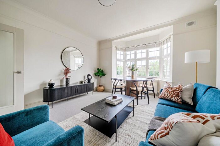 2 Bedroom Flat For Sale In St. James's Court, Grove Crescent, Kingston Upon Thames, KT1