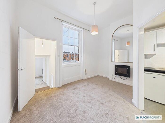 1 Bedroom Flat To Rent In Lansdown Crescent, Cheltenham, GL50