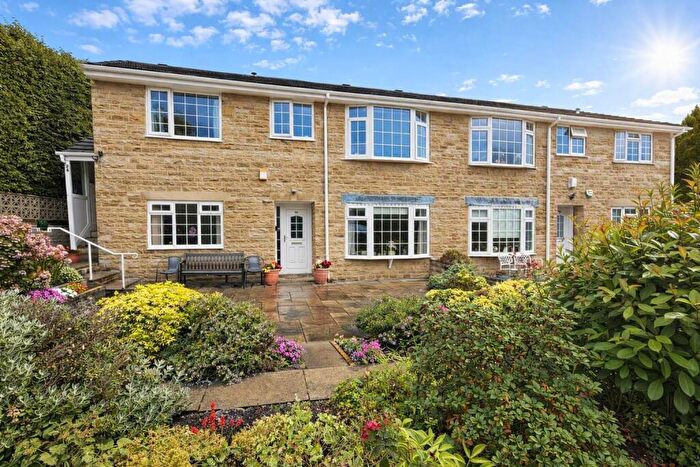 2 Bedroom Flat For Sale In Stafford Avenue, Skircoat Green, Halifax, HX3