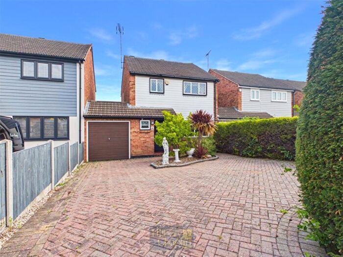 3 Bedroom House For Sale In Suffolk Drive, Basildon, Essex, SS15
