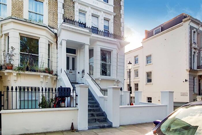 2 Bedroom Flat To Rent In St Charles Square, Ladbroke Grove, London, W10