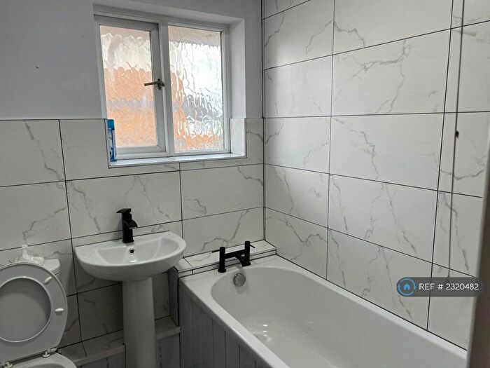 2 Bedroom Flat To Rent In The Moorings, Oldbury, B69