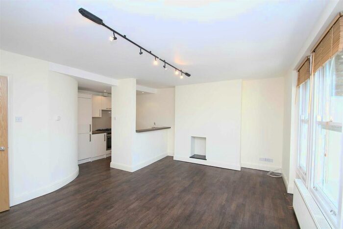 2 Bedroom Flat To Rent In Upper Richmond Road, Putney, London, SW15