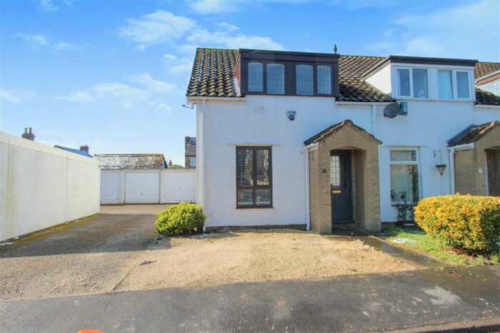 3 Bedroom End Of Terrace House For Sale In Ledgate Lane, Burton Salmon, LS25