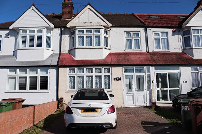 3 Bedroom Terraced House To Rent In Hall Lane, London, E4