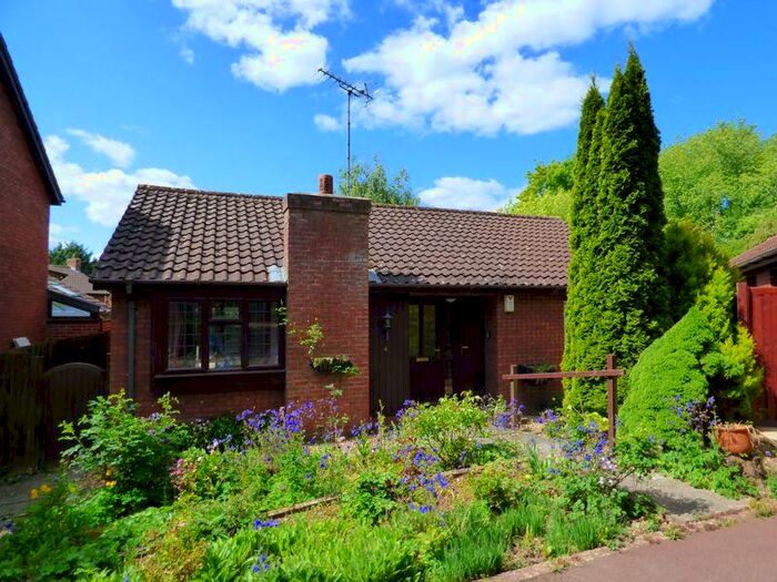 2 Bedroom Bungalow To Rent In Lapwing Close, Northampton, NN4