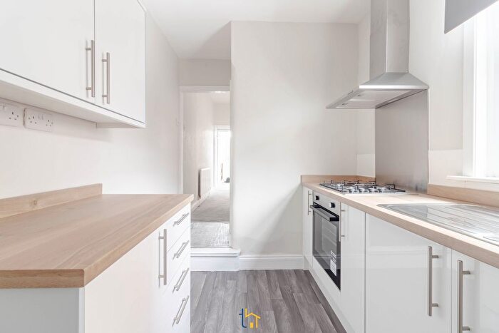 3 Bedroom Terraced House To Rent In Dartford Road, Leicester, LE2