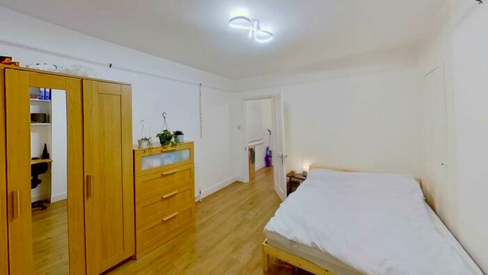 3 Bedroom Semi-Detached House To Rent In Guildford Park Road, Guildford, Surrey, GU2