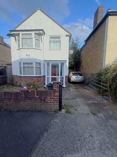 3 Bedroom Detached House To Rent In Fruen Road, Feltham, TW14