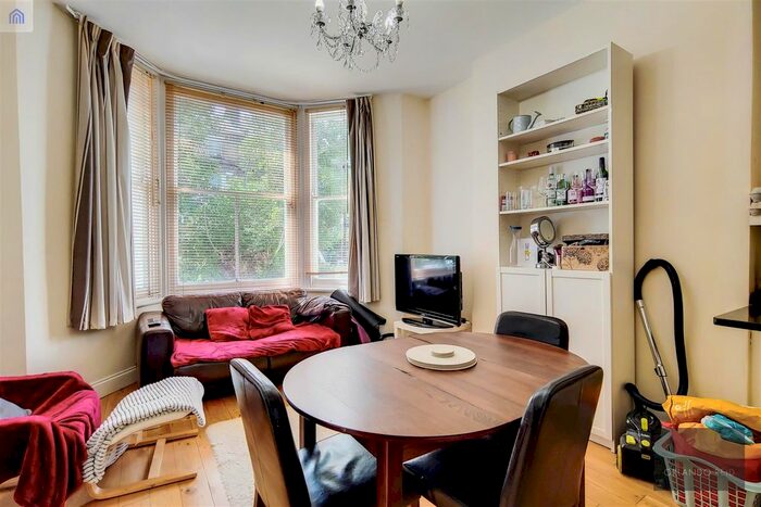 2 Bedroom Flat To Rent In Gauden Road, London, SW4